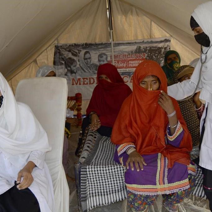 Pregnant women struggle to find care after Pakistan's floods